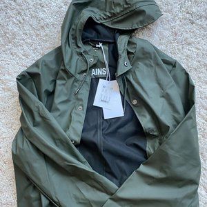 RAINS Brand New Short Waterproof Jacket in Green (M) with tags